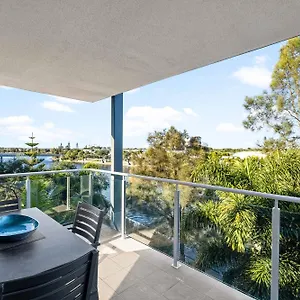 https://property-vine-broadwater-saltwater-apartments.queenslandhotels.net